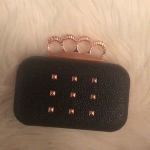 Brass knuckle clutch